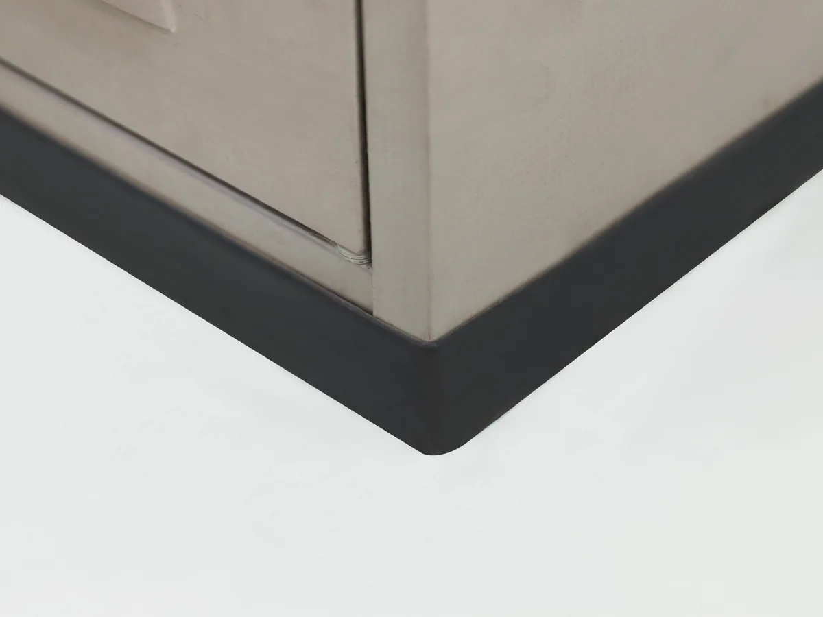 Aluminium border and moulded corner cap on the worktop edge of a Keshun cashier counter
