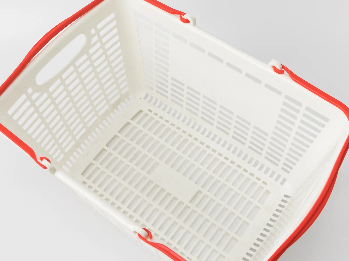 Close-up of the bottom corner of the white basket