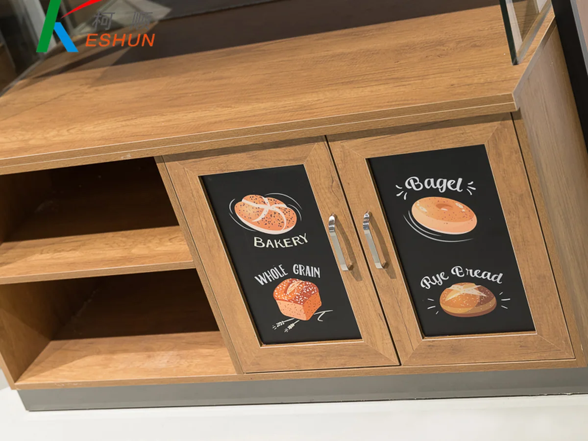 Close-up of a covered bread compartment on the rack
