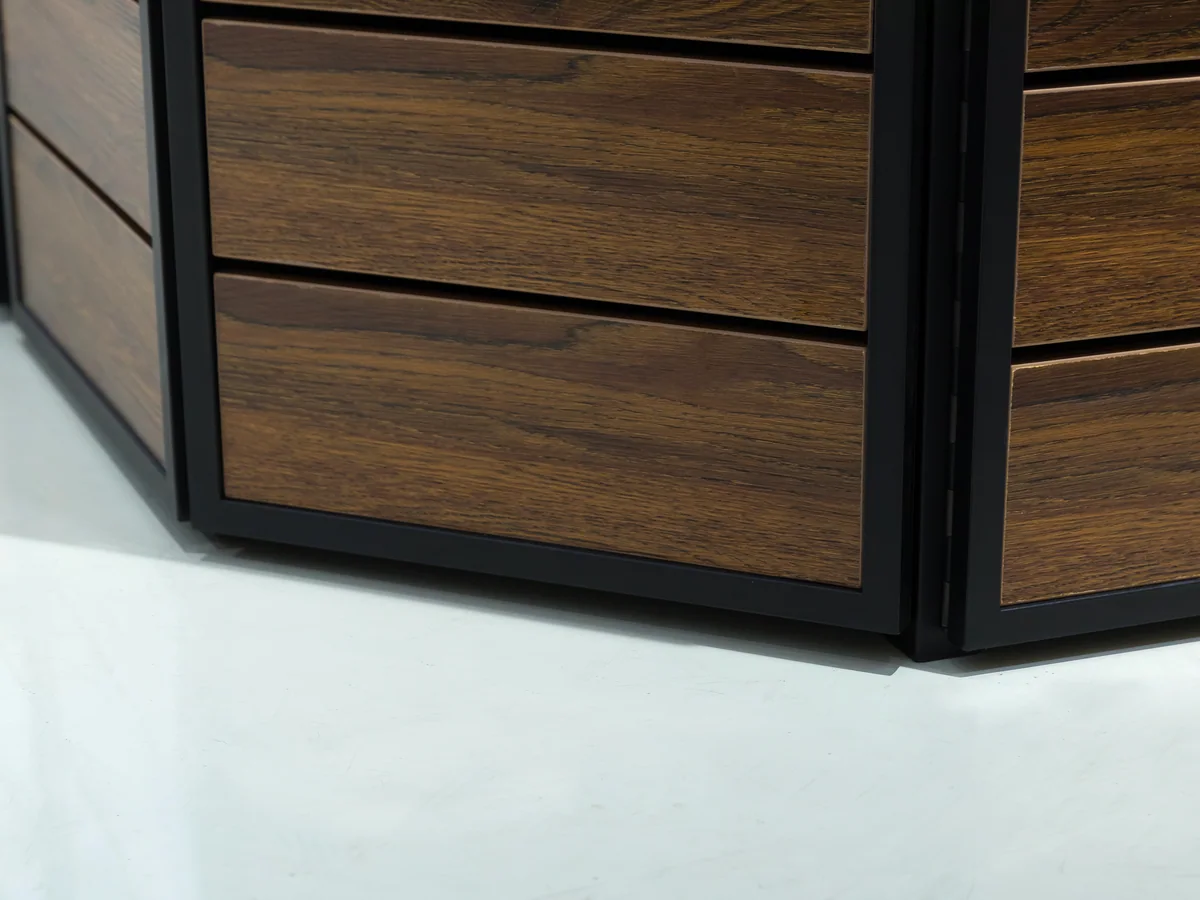 Close-up of the deck line where the crates sit into the island edge