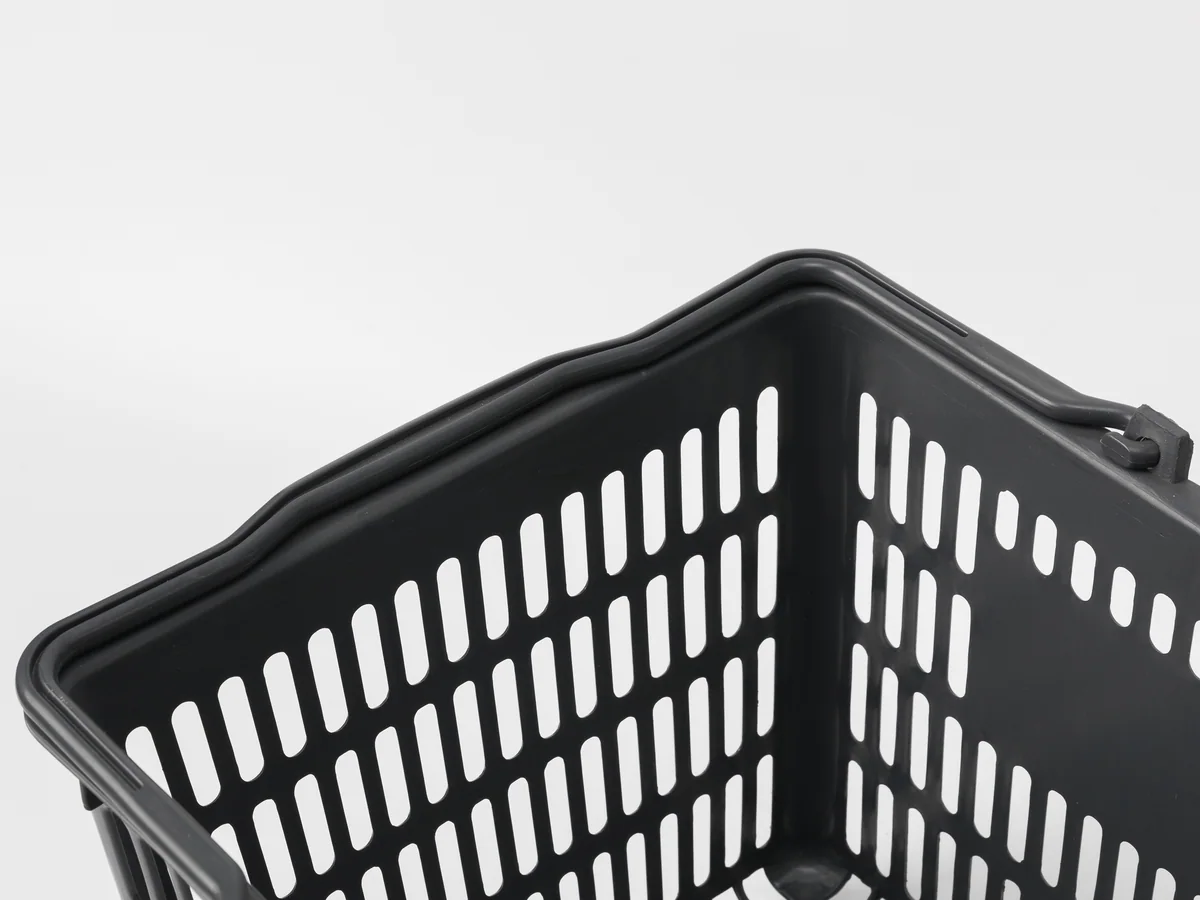 Close-up of the handles on the compact basket