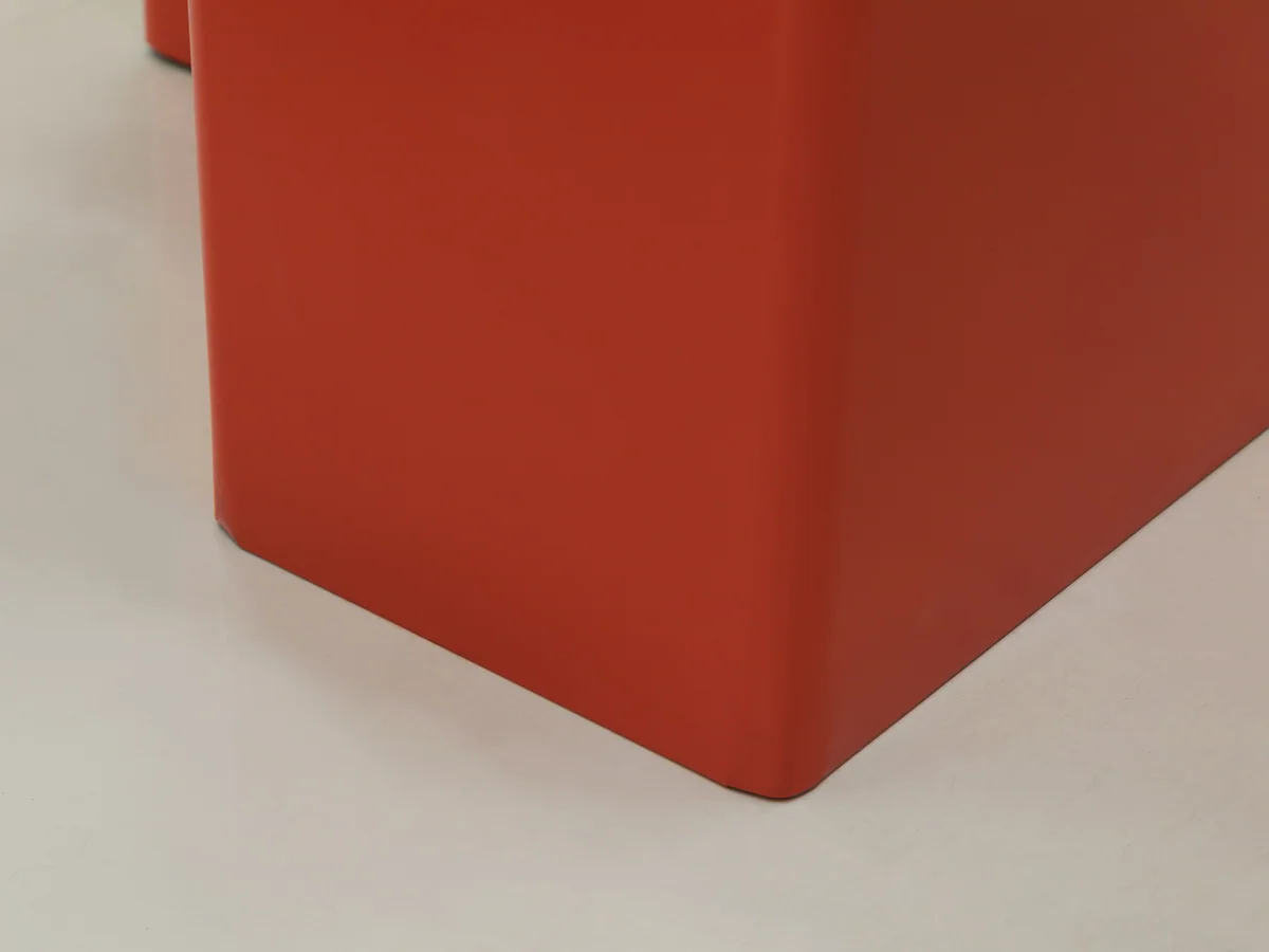 Close-up of the junction where the two wings meet at the cashier position