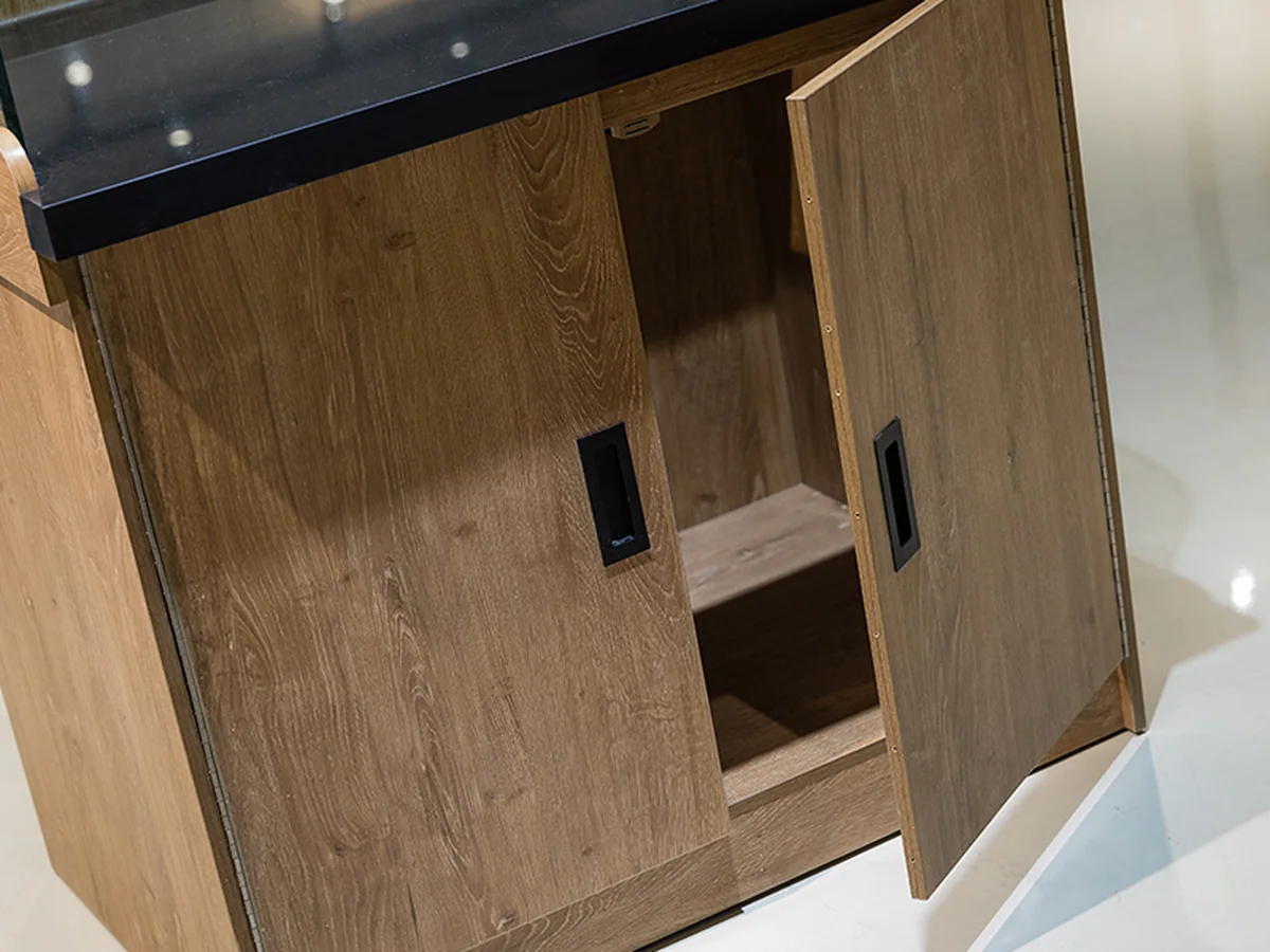 Close-up of the raised glass screen above the desk