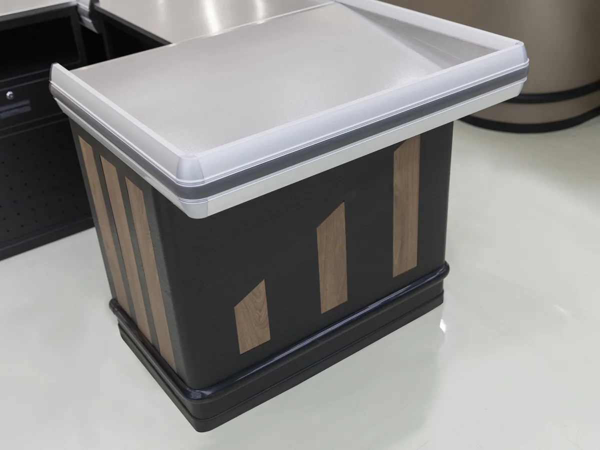 Close-up of the vertical timber slats with shadow gaps on the counter end panel