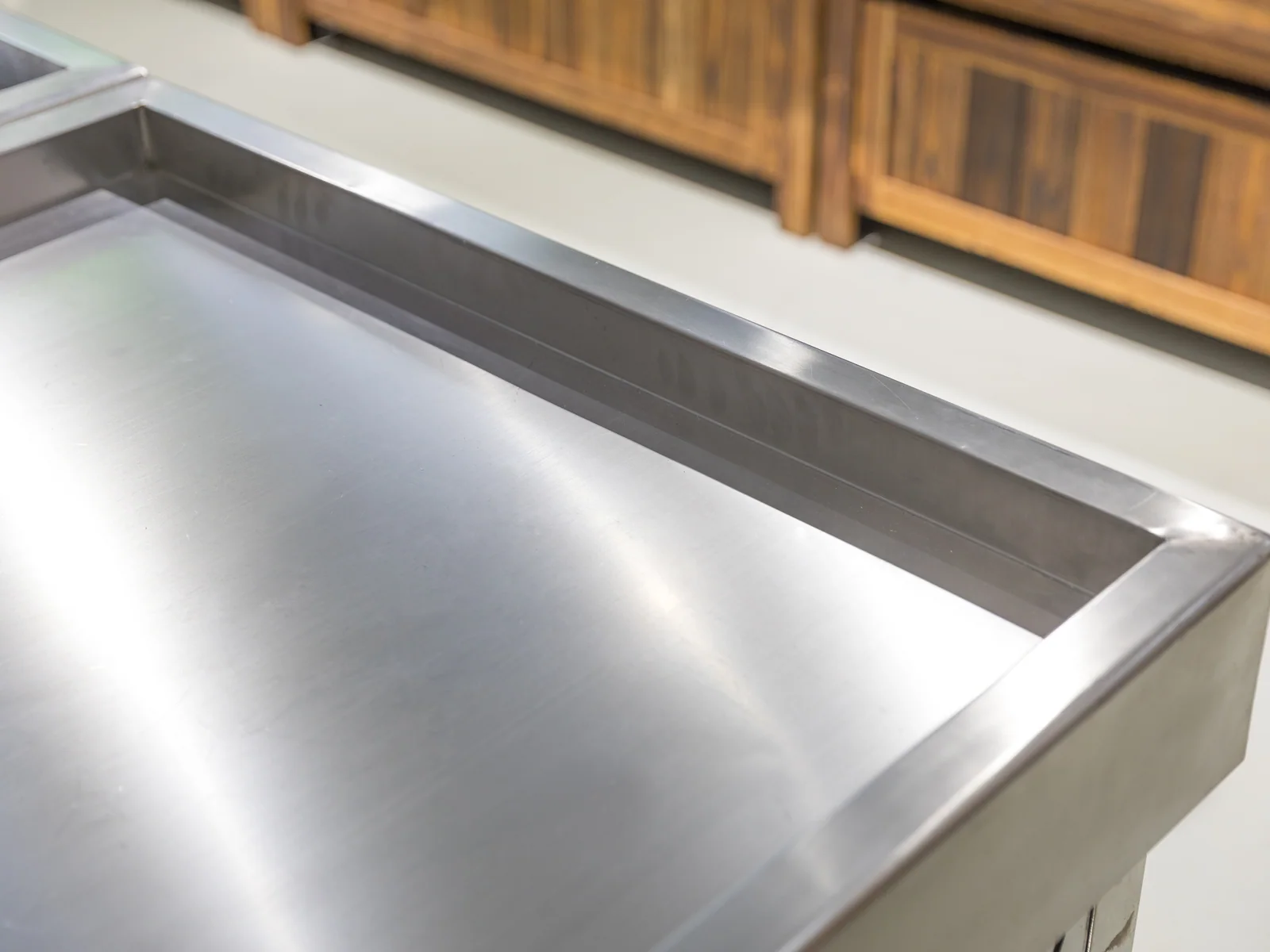 Long ice fresh table photographed from the end showing the slotted base panels