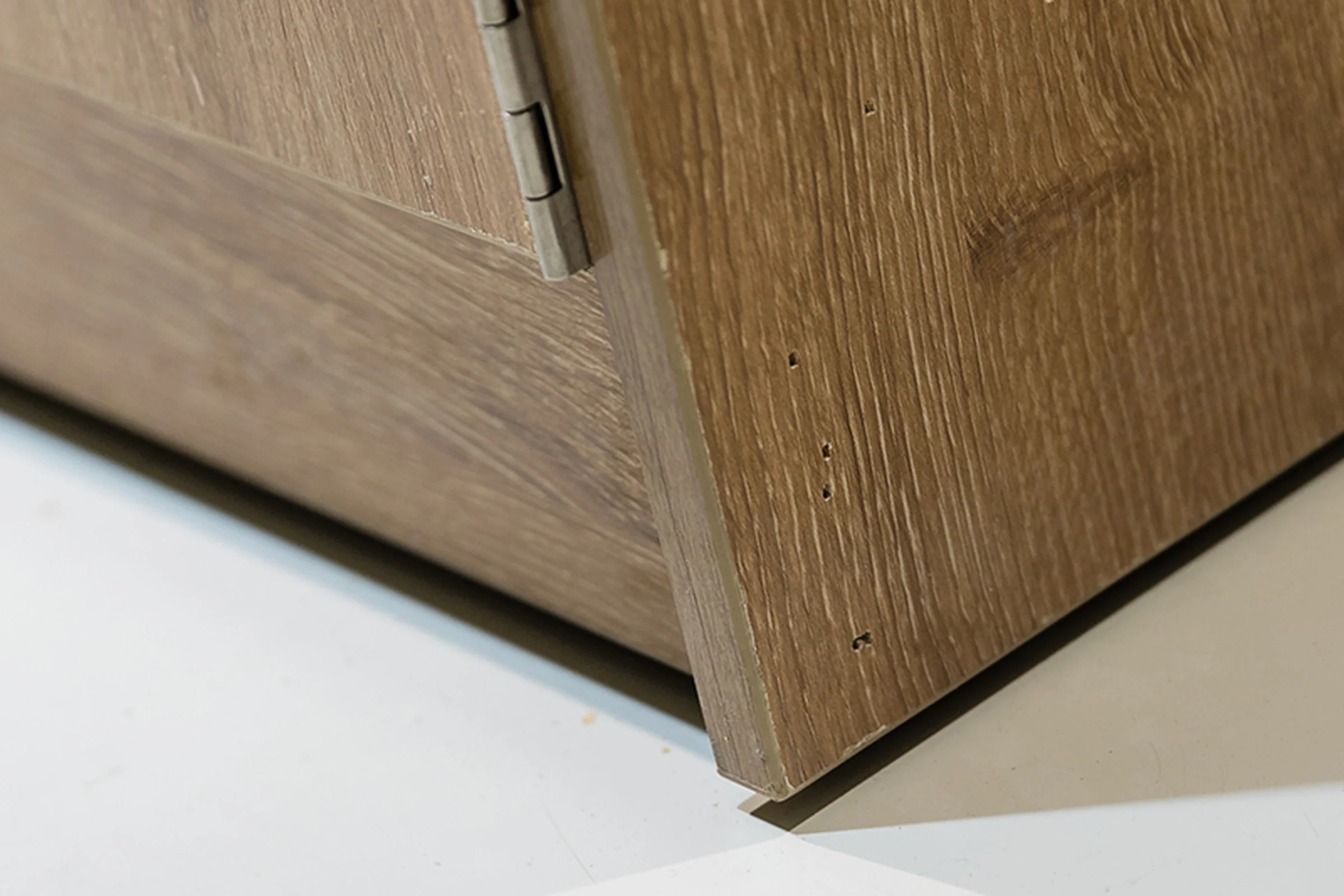 Keshun supermarket service desk with a recessed scale well and a raised glass screen