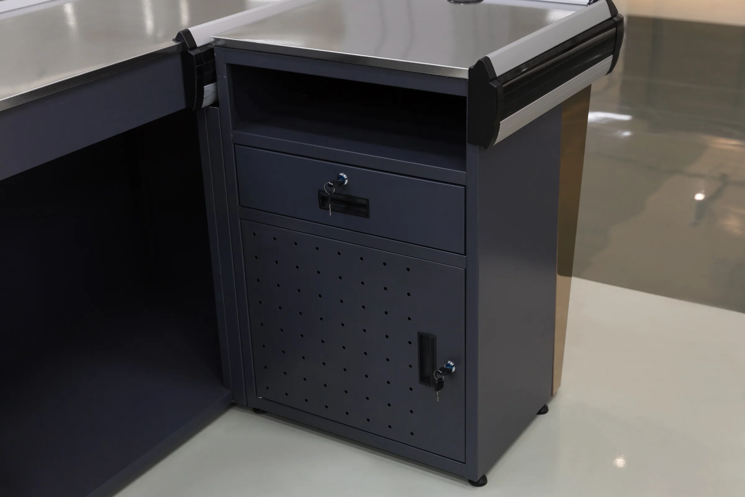 Two-tone Keshun cashier counter with a mirror polished stainless top in the showroom